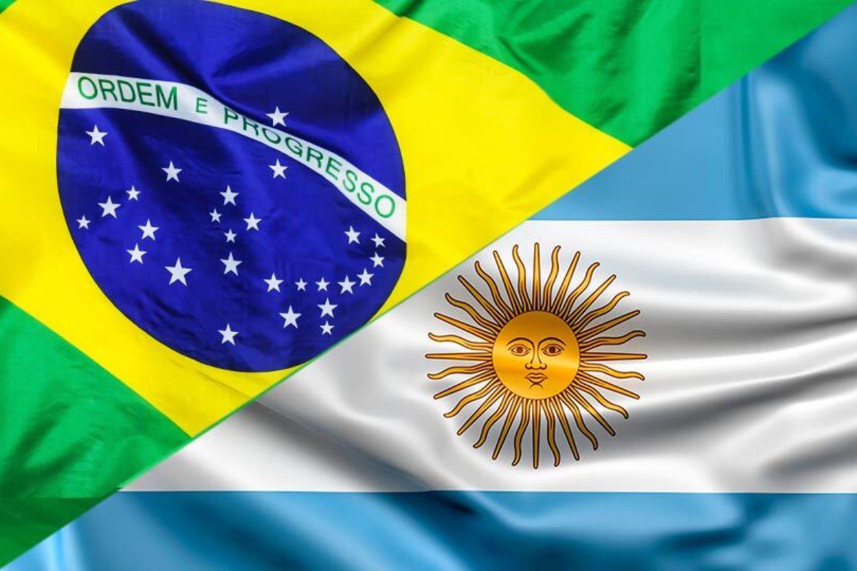 A taxa de câmbio atual de 2000 pesos argentinos para reais é de aproximadamente 242,92 BRL. Isso indica uma depreciação de 4,26% para a moeda argentina em relação ao real brasileiro. Analisar o mercado cambial pode ajudar a entender essa flutuação e orientar decisões financeiras estratégicas.